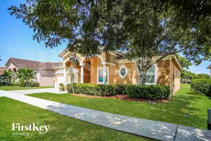 16617 Sw 81st Ter - Photo 2 of 15