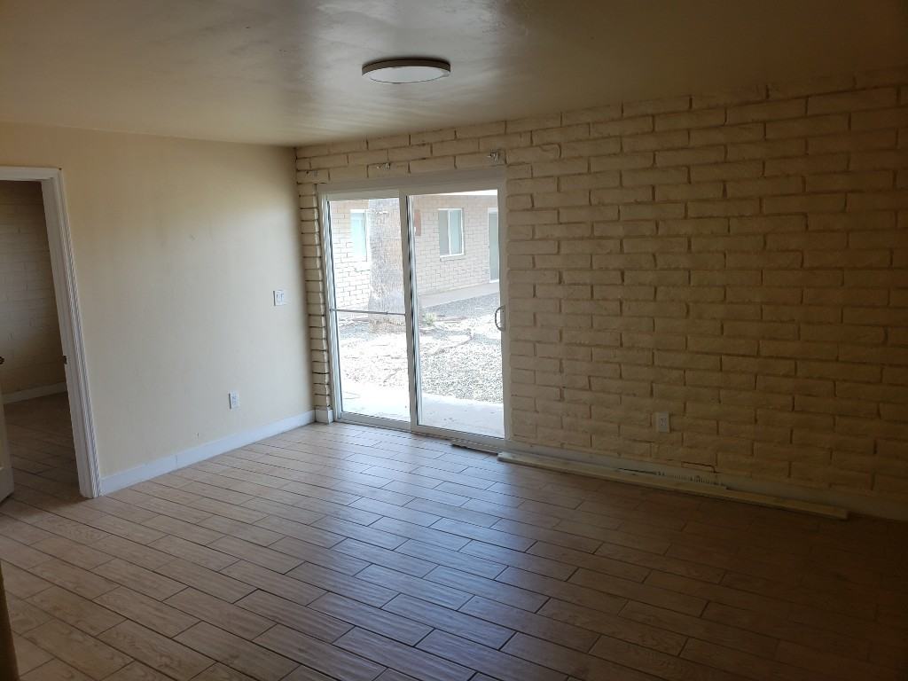 1017 N Main St #02 - Photo 4 of 15