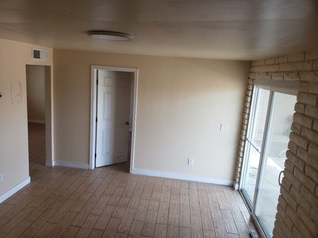 1017 N Main St #02 - Photo 5 of 15