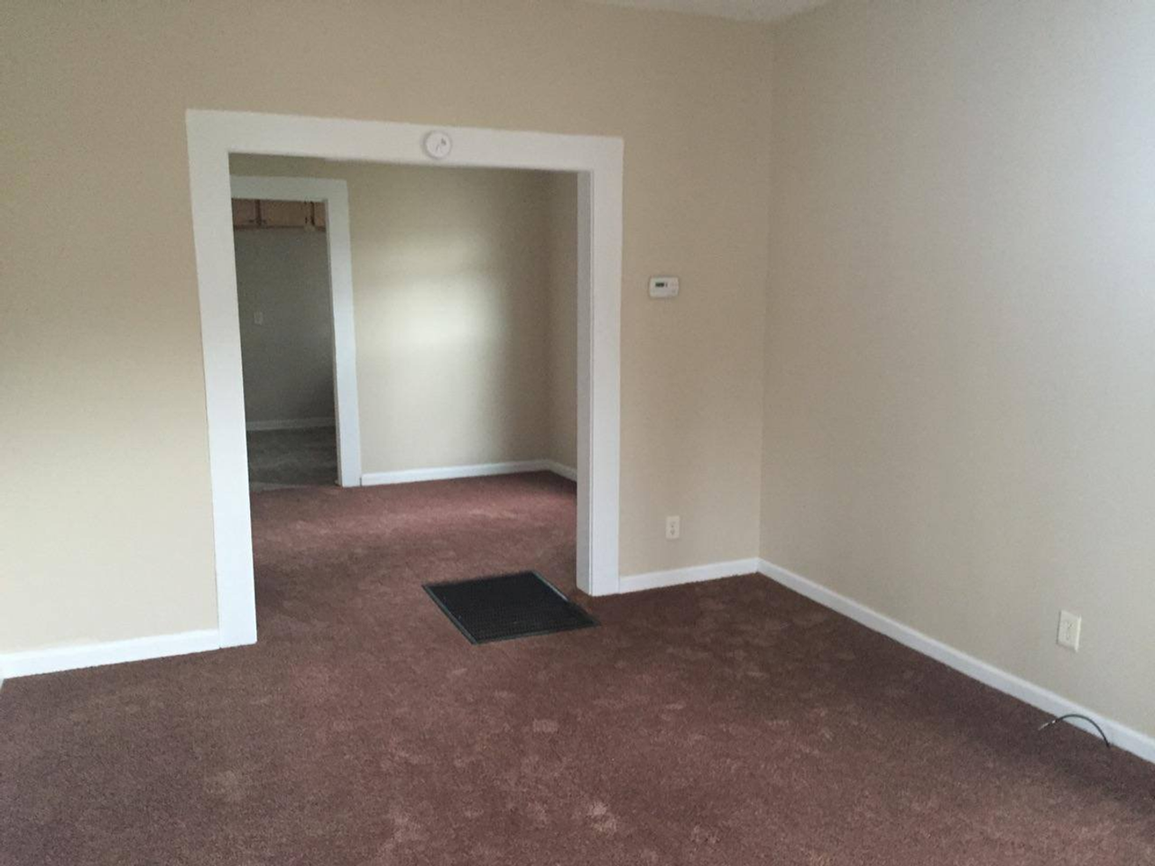 213 Ewing Ave - Photo 2 of 4