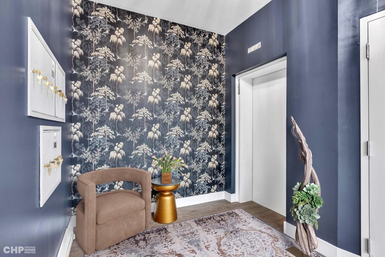 4725 N Western - Photo 2 of 3