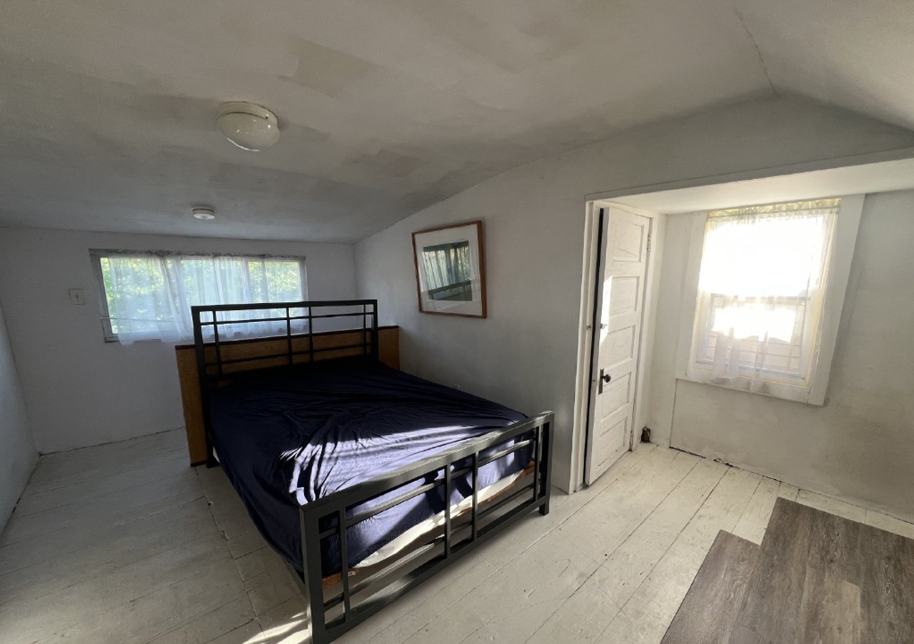 220 Pine St - Photo 4 of 17