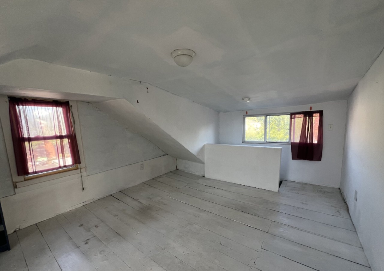 220 Pine St - Photo 6 of 17