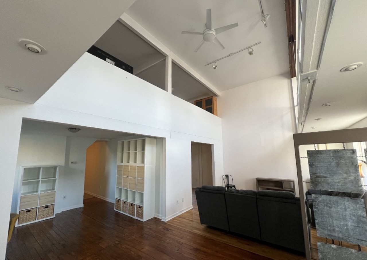 220 Pine St - Photo 7 of 17