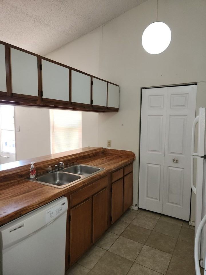 627 Crows Nest Ct - Photo 3 of 5