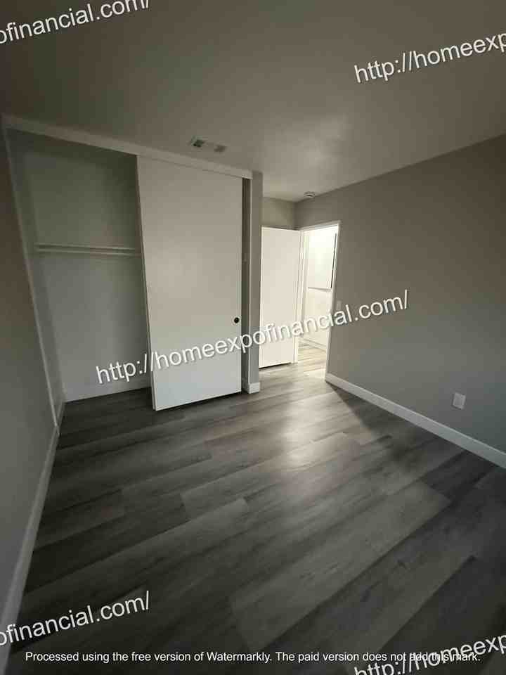 2805 Jane St - Photo 2 of 36