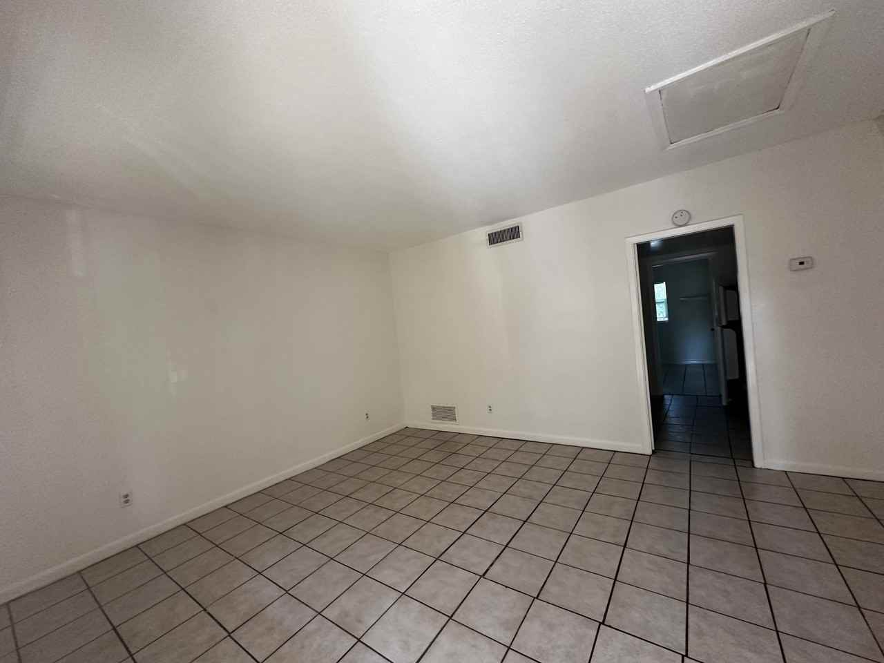 1315 SE Silver Springs Pl - Photo 2 of 4