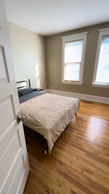 1422 Girard Ave N - Photo 3 of 18