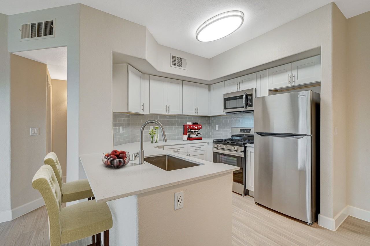 Canyon Villas - Photo 2 of 37