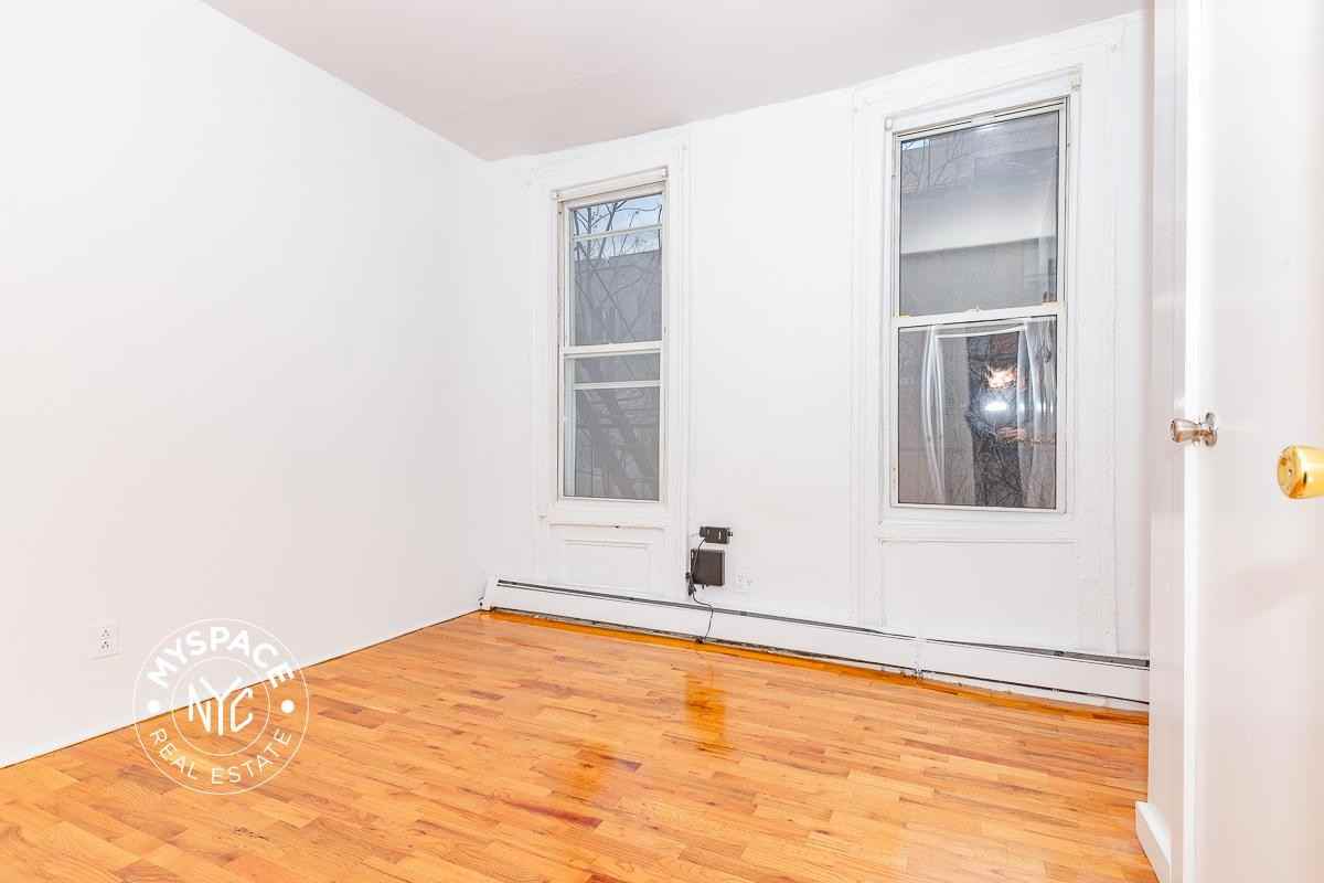 33 Montrose Ave #2L - Photo 6 of 8