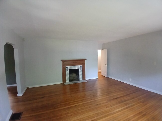 802 S Candler St - Photo 2 of 11