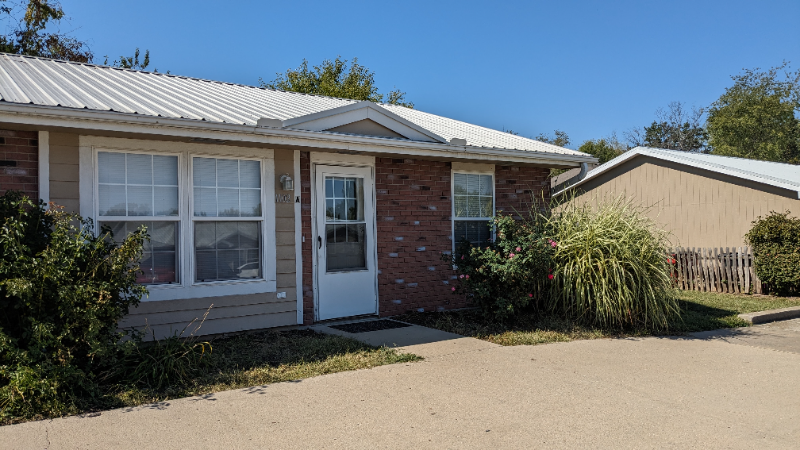 1102 Se Ray Dr #C - Photo 2 of 18