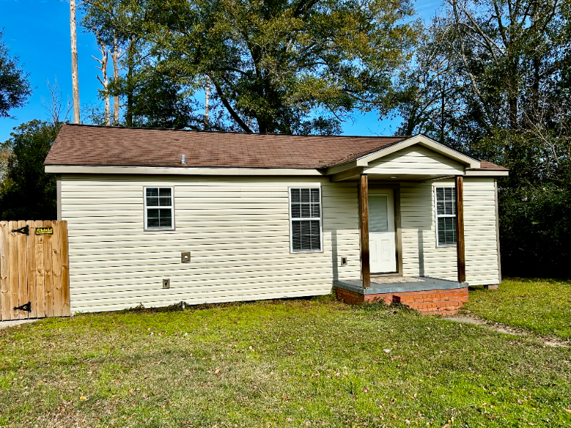 802 Bilbo St - Photo 2 of 13