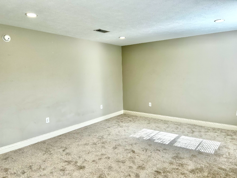 802 Bilbo St - Photo 3 of 13