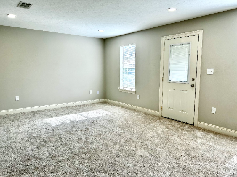 802 Bilbo St - Photo 4 of 13