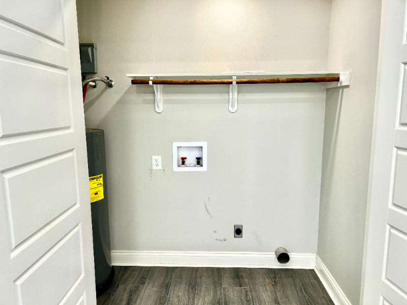 802 Bilbo St - Photo 7 of 13