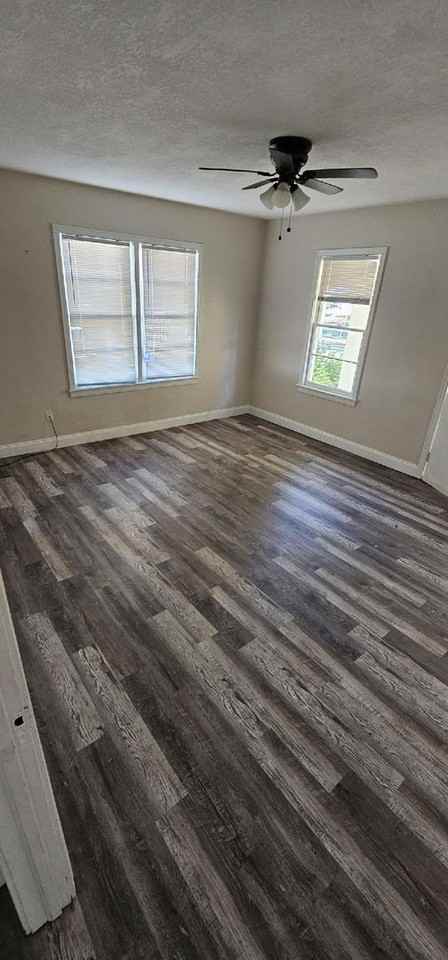 490 E Pearl St #4 - Photo 2 of 11