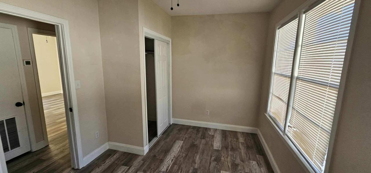 490 E Pearl St #4 - Photo 6 of 11