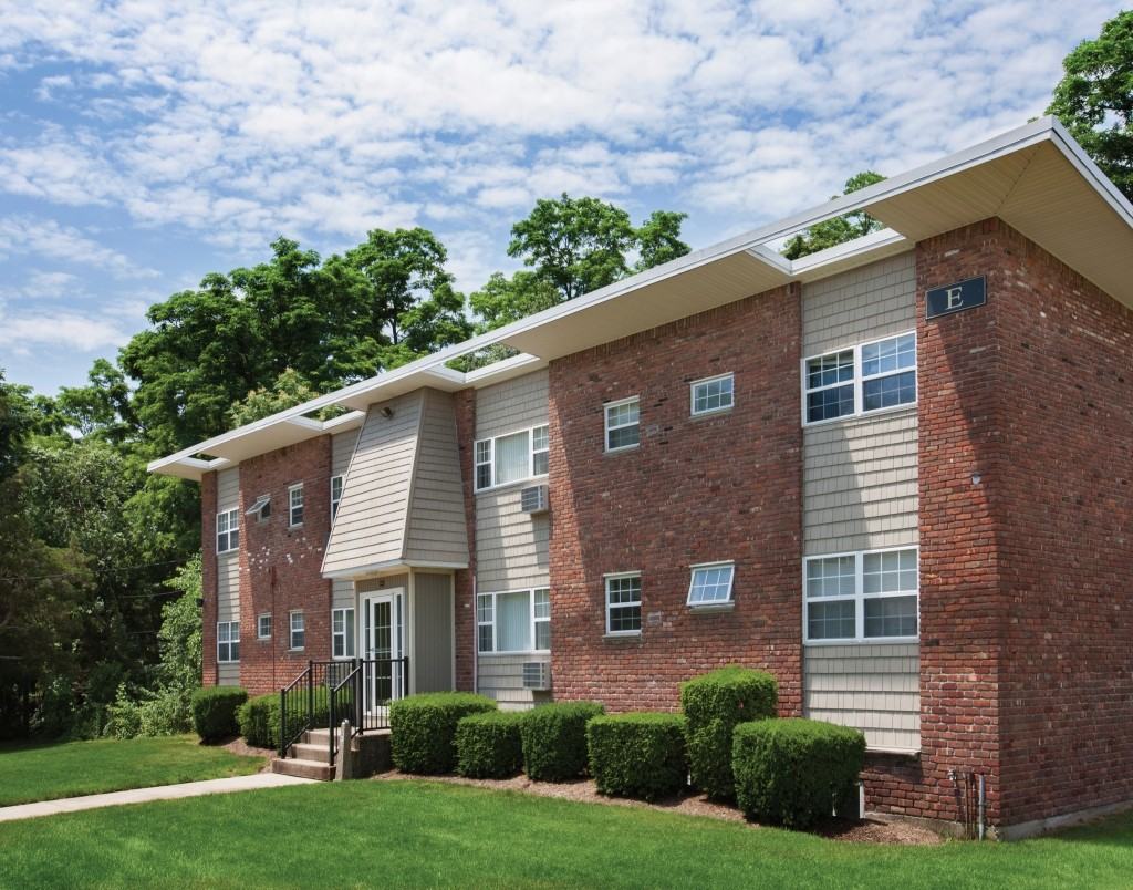 Woodmont Village Apartments 100 Ronkonkoma Ave, Ronkonkoma, NY 11779 Zumper