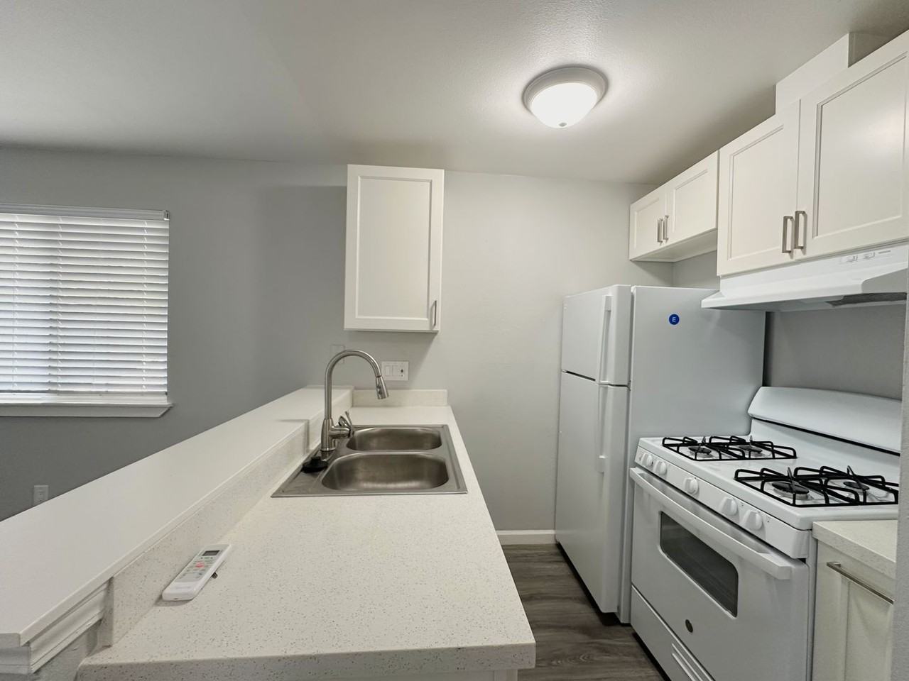 630 N Van Buren - Photo 4 of 20