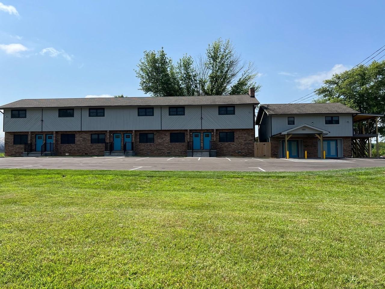 3459 Bloomingdale Rd #4 - Photo 2 of 13