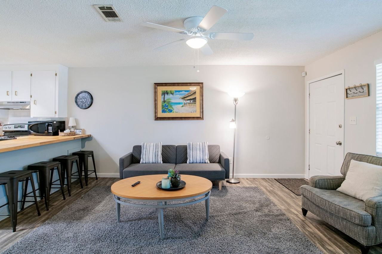 9871 Cove Ave - Photo 4 of 14