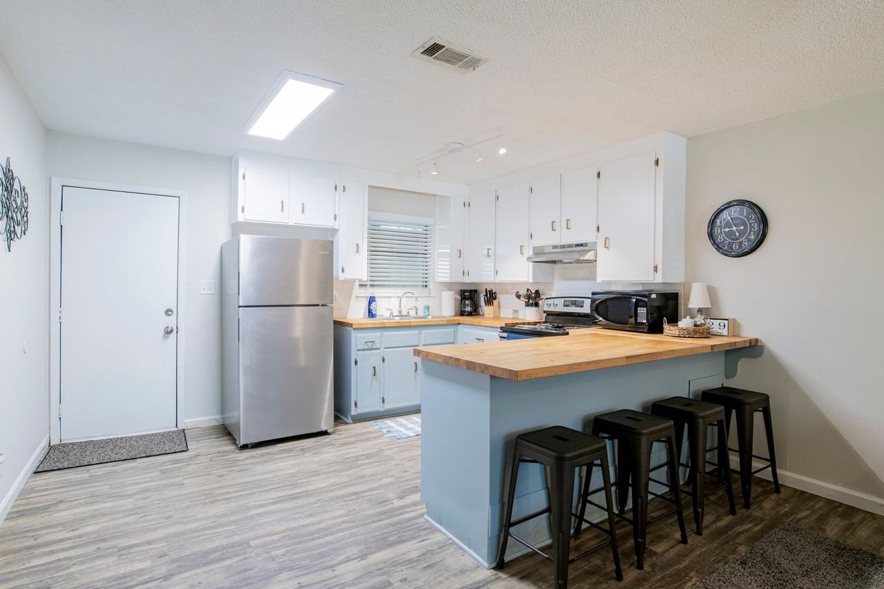 9871 Cove Ave - Photo 5 of 14