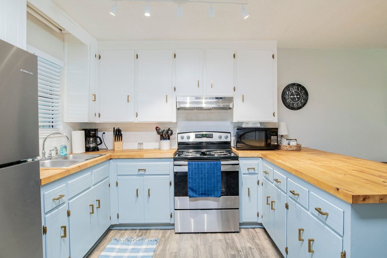 9871 Cove Ave - Photo 6 of 14