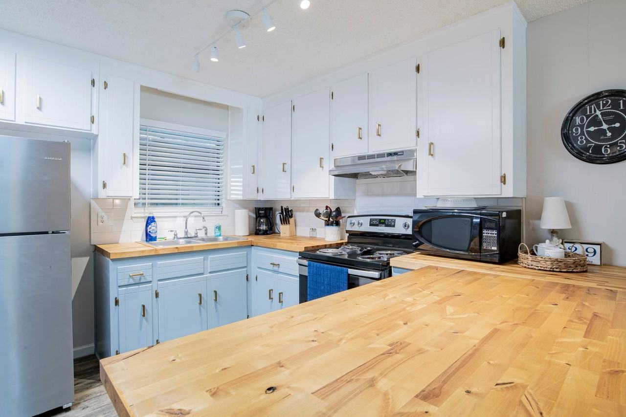 9871 Cove Ave - Photo 7 of 14