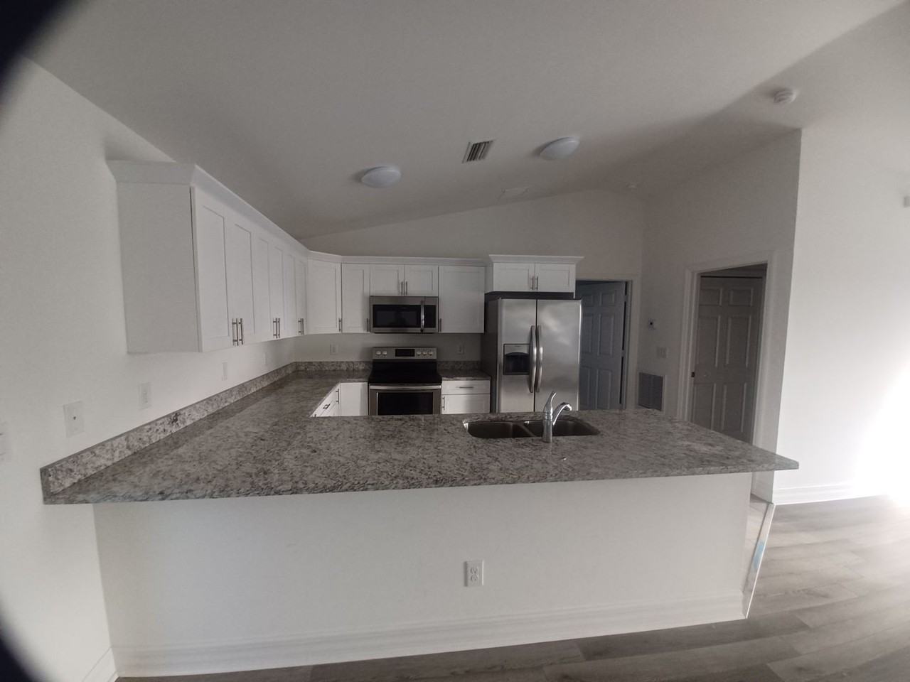 2028 Ne 5th Pl - Photo 2 of 13