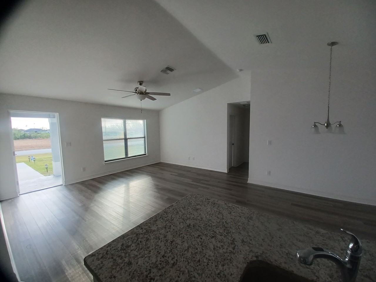 2028 Ne 5th Pl - Photo 4 of 13