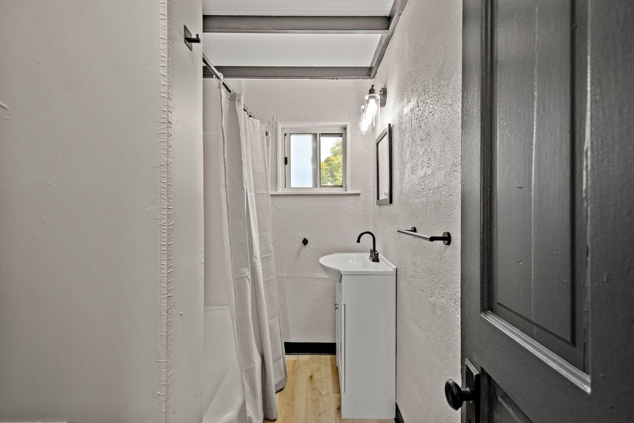 2923 Stafford St - Photo 2 of 22