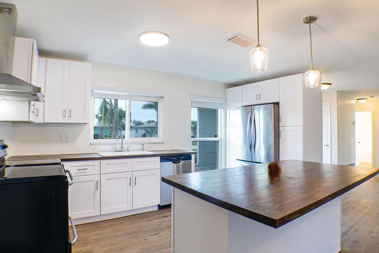 4411 Se 14th Pl - Photo 2 of 17