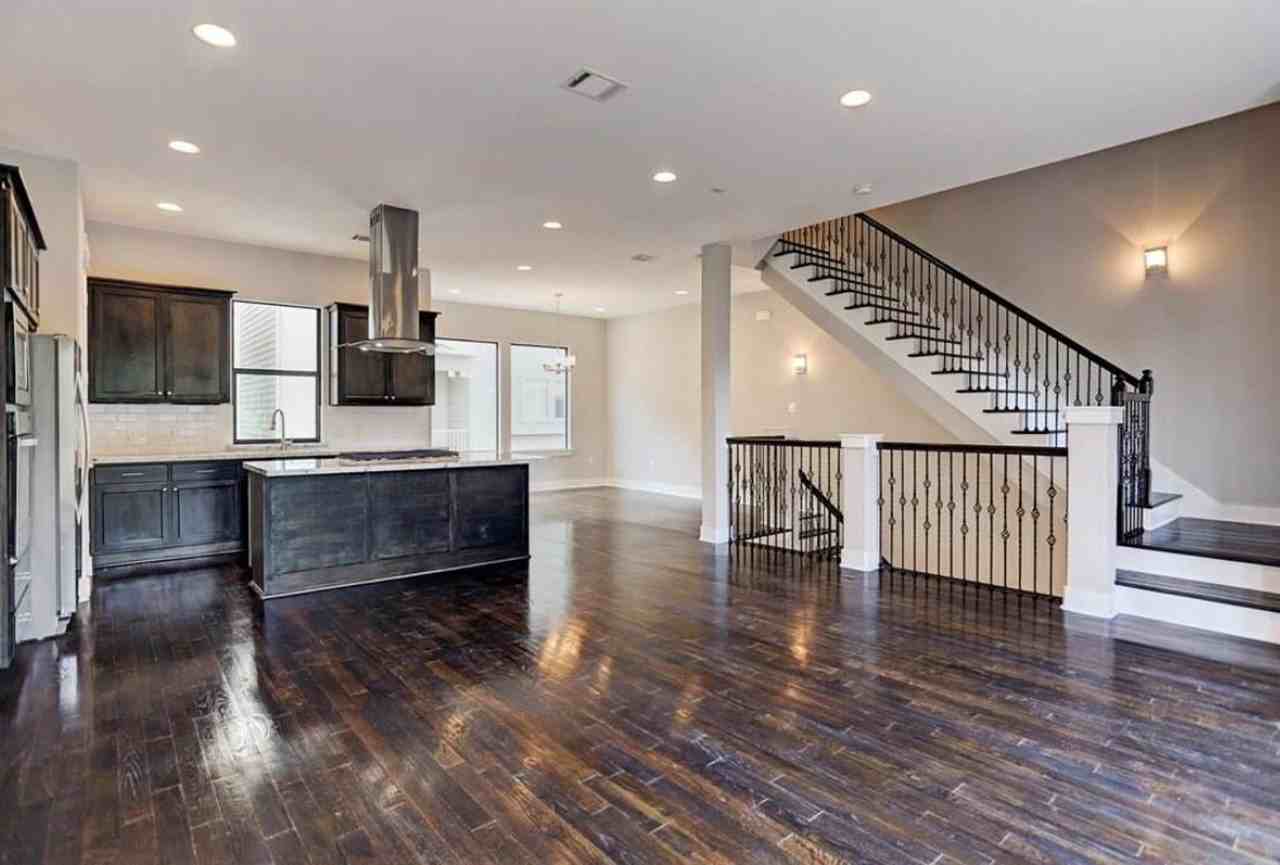 608 W 28th St #B - Photo 3 of 5