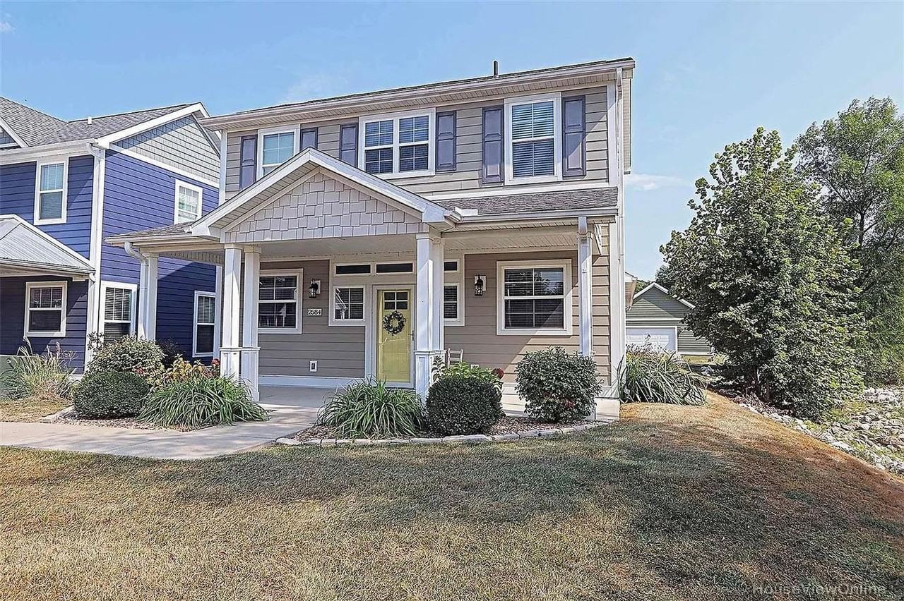 2584 Walden Blvd - Photo 2 of 24