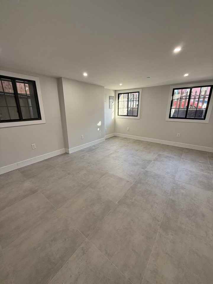 90 Lander St - Photo 4 of 20