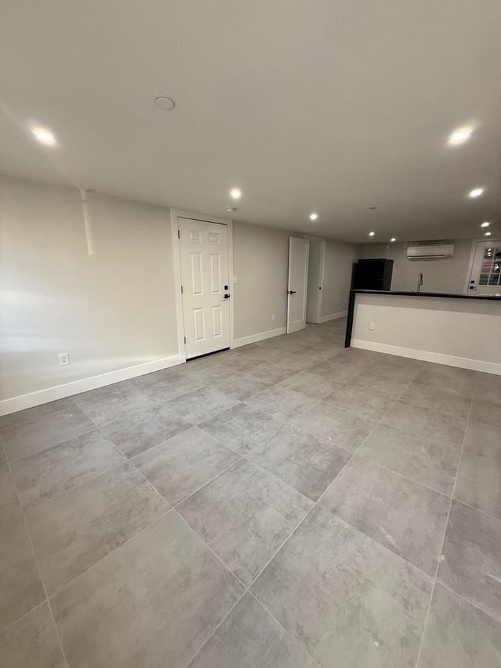90 Lander St - Photo 5 of 20