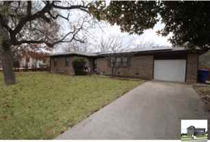 204 Oak St - Photo 1 of 1