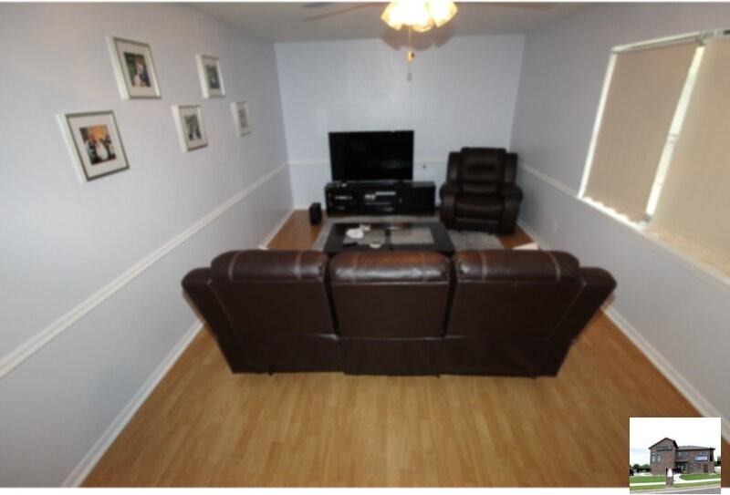 204 Oak St - Photo 5 of 20