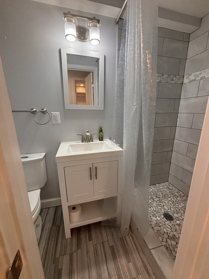 537 21st St Ne #NA - Photo 5 of 16