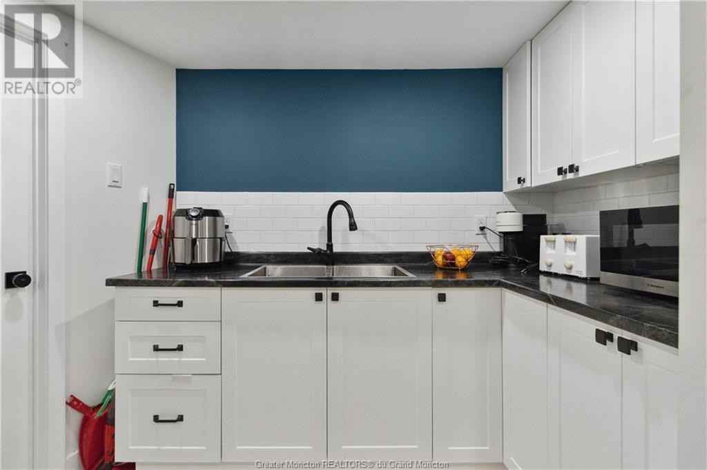 166 Queen Mary Road - Photo 2 of 14