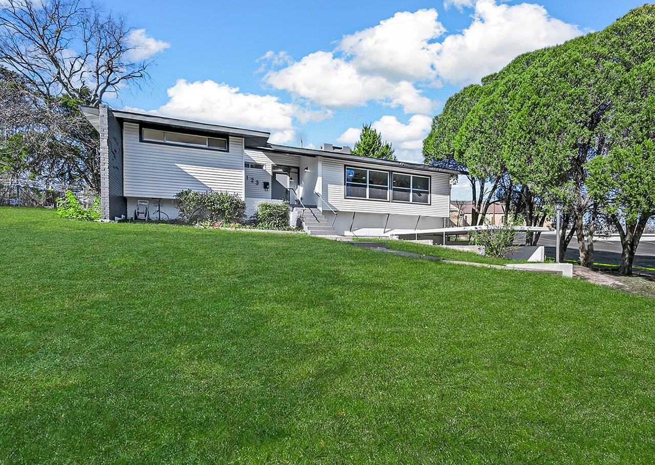 2123 Lanark Avenue - Photo 2 of 27