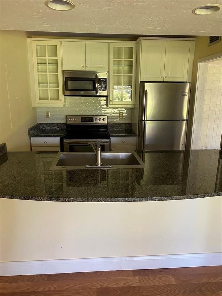 4121 Abbey Court #4121 - Photo 4 of 11