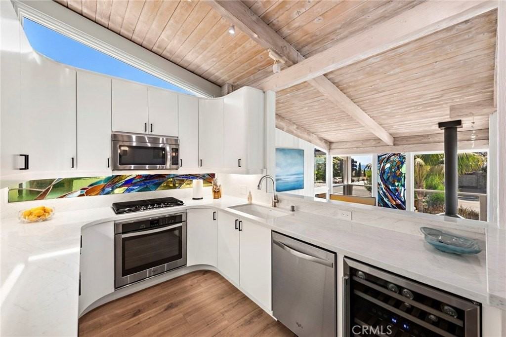 201 Nyes Pl - Photo 5 of 25