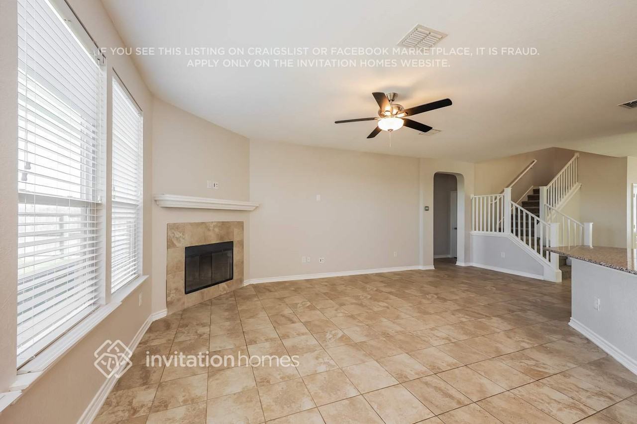 220 Colonial Blf - Photo 3 of 16