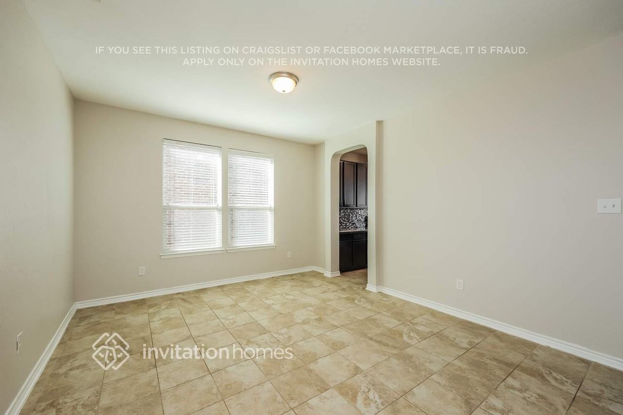 220 Colonial Blf - Photo 4 of 16