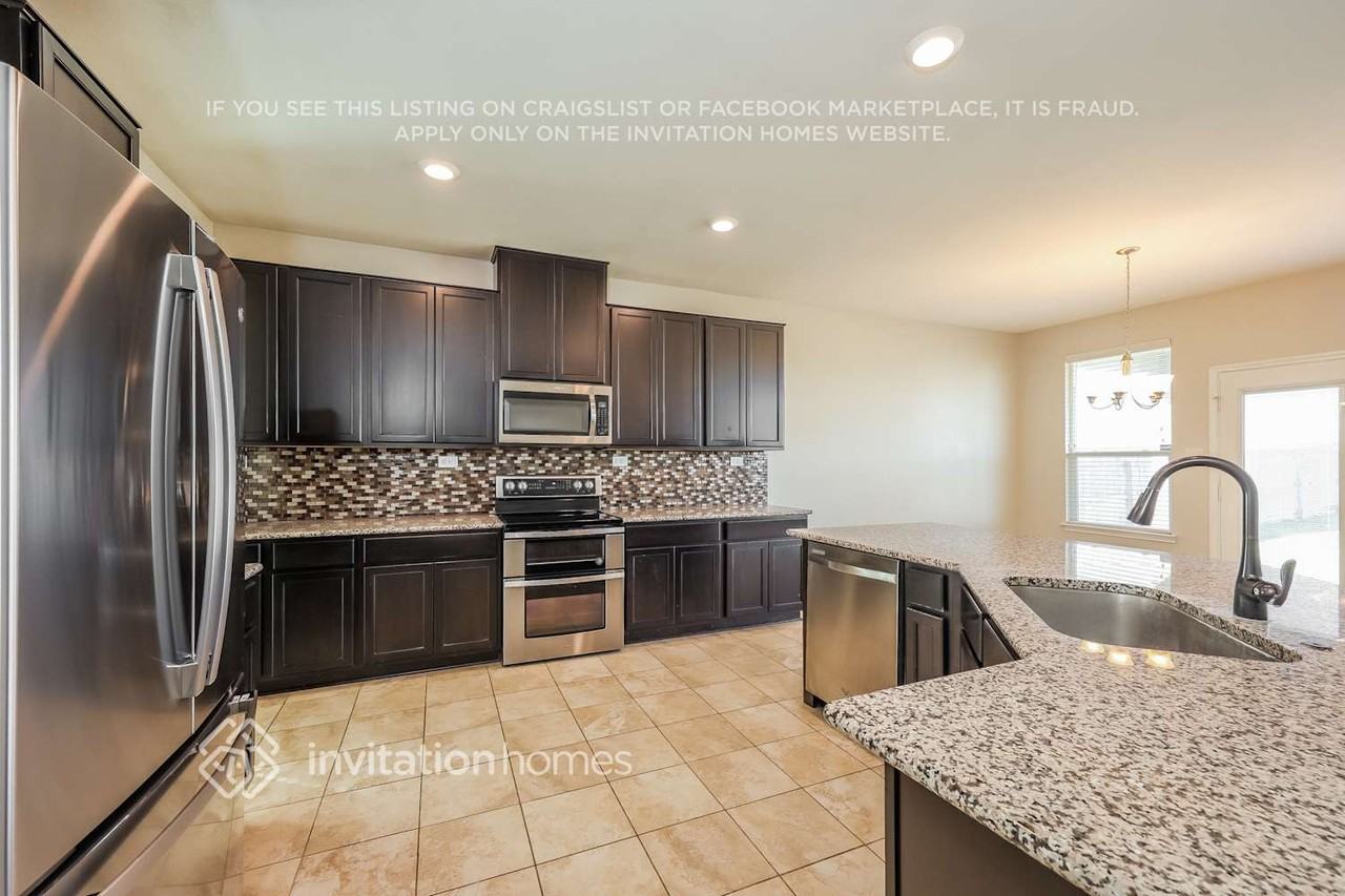 220 Colonial Blf - Photo 5 of 16