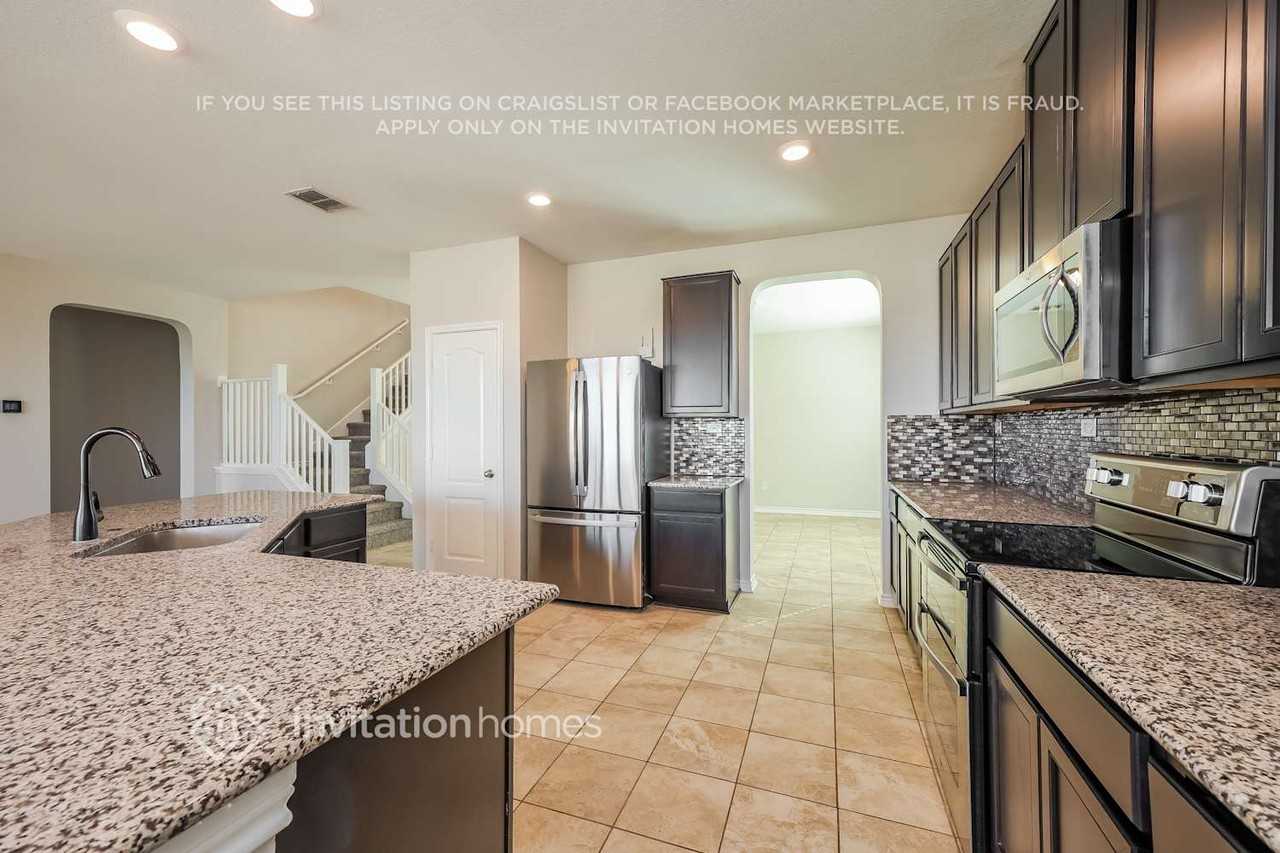 220 Colonial Blf - Photo 6 of 16