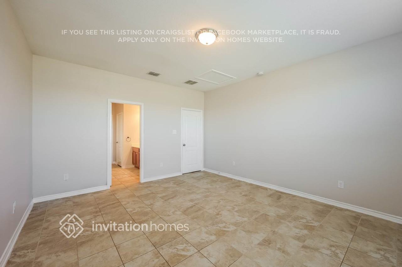 220 Colonial Blf - Photo 7 of 16