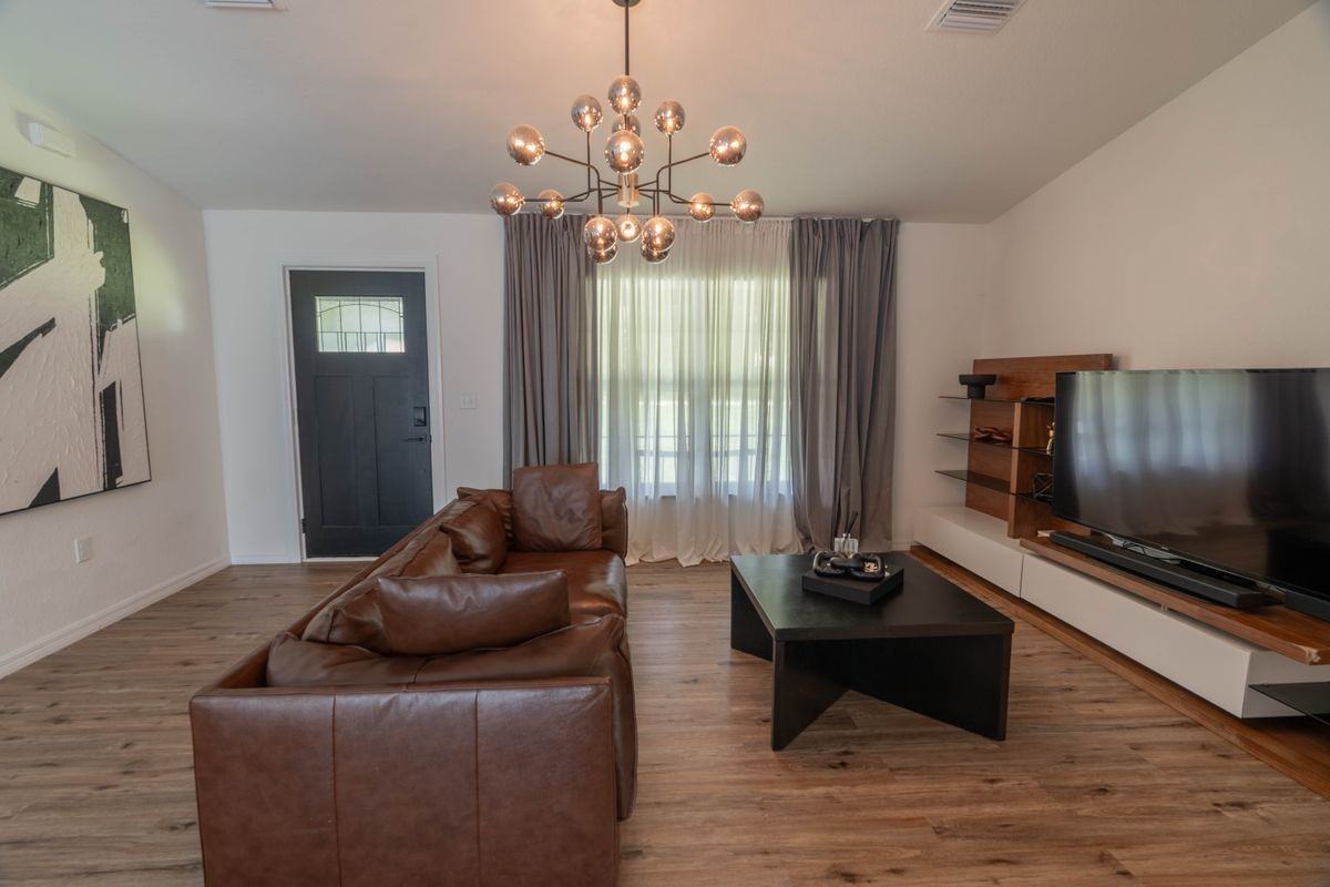 1641 Sw 31st Ave - Photo 2 of 18